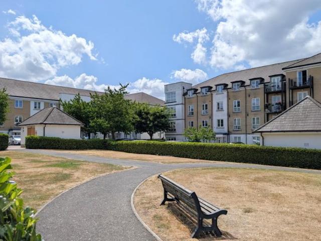 Apartment for rent in Knaphill, Woking