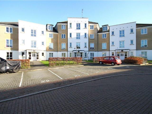 Apartment for rent in Knaphill, Woking