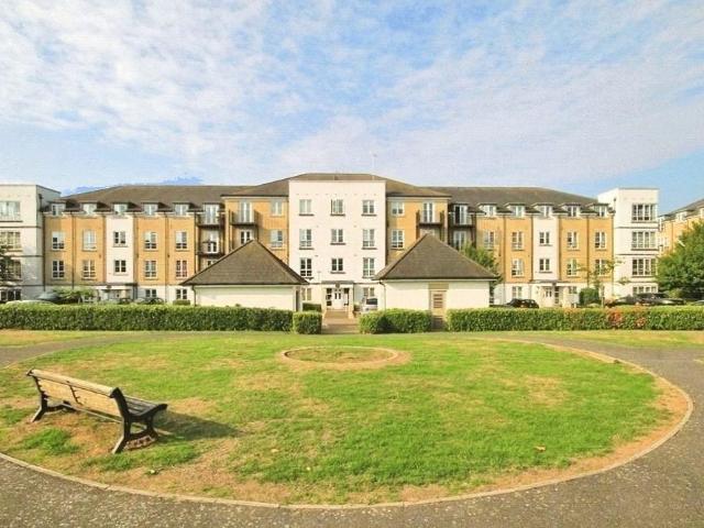 Apartment for rent in Knaphill, Woking