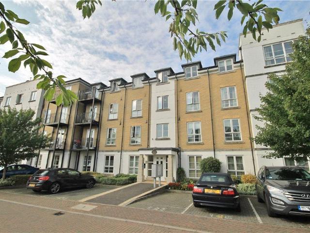 Apartment for rent in Knaphill, Woking