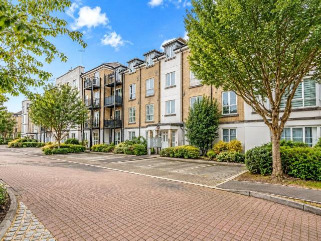 Apartment for rent in Knaphill, Woking