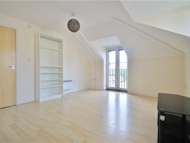 Apartment for rent in Woking, Surrey