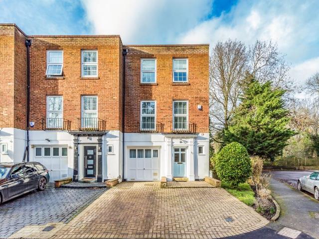 House for rent in Little Stanmore, Greater London