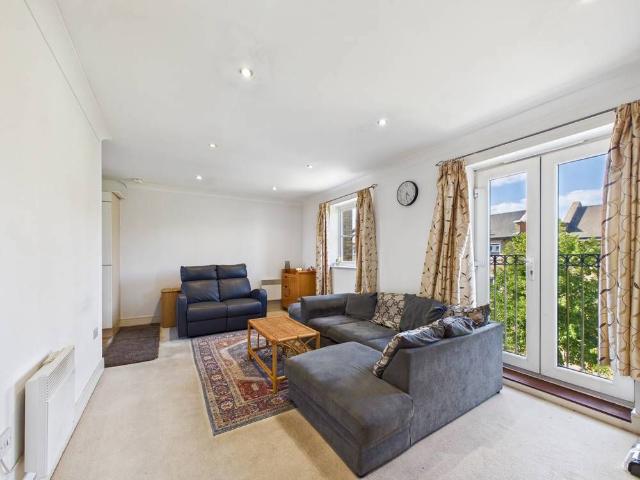 Apartment for rent in Mile End, Fordham Heath