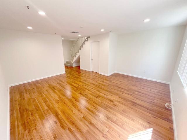 Apartment for rent in Canoga Park, California