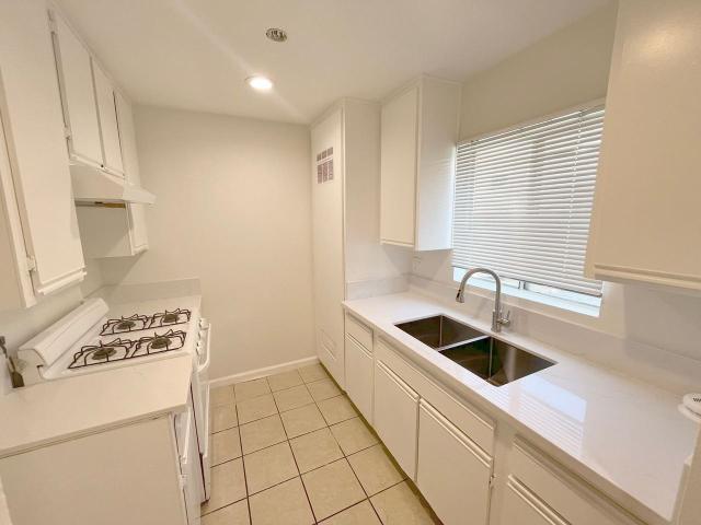Apartment for rent in Canoga Park, California