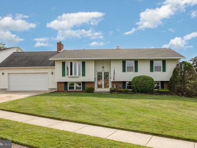 House for sale in Edgewood