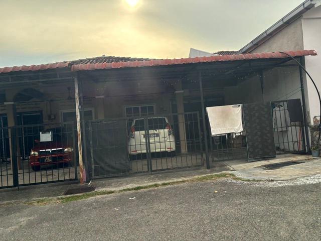 Terraced House for sale in Malaka