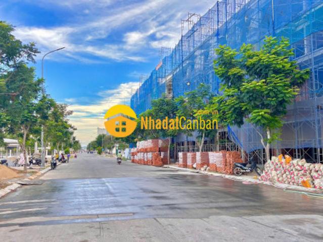 Nhà mặt phố bán