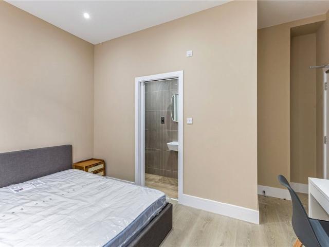 Studio for rent in London Borough of Hammersmith and Fulham, Greater London