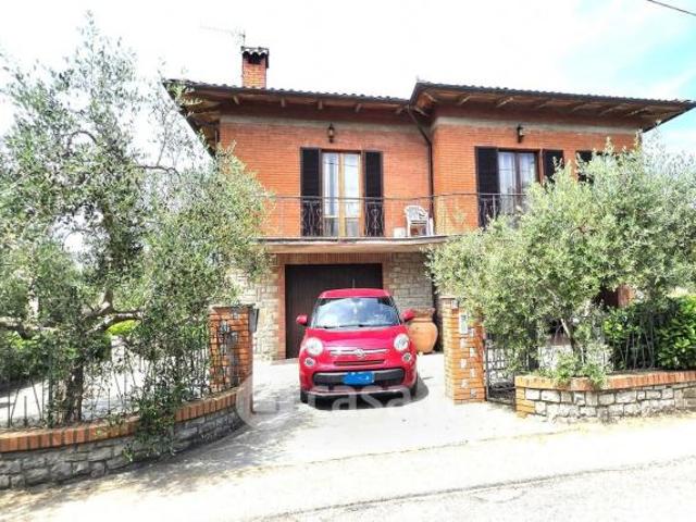 Villa Indipendente in vendita a Tuoro Sul Trasimeno, Umbria
