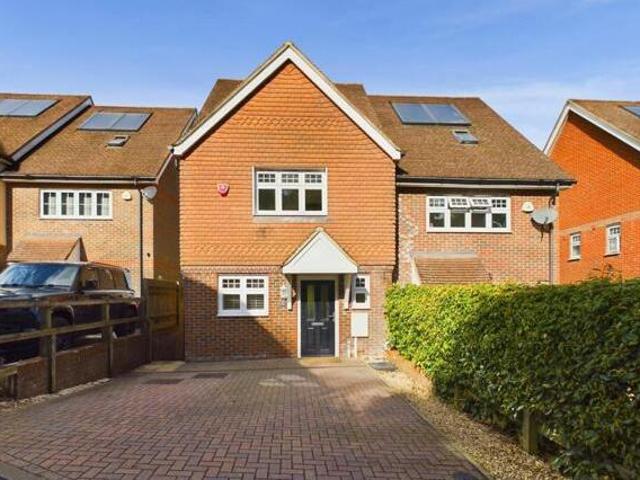 House for sale in Hillview, Surrey