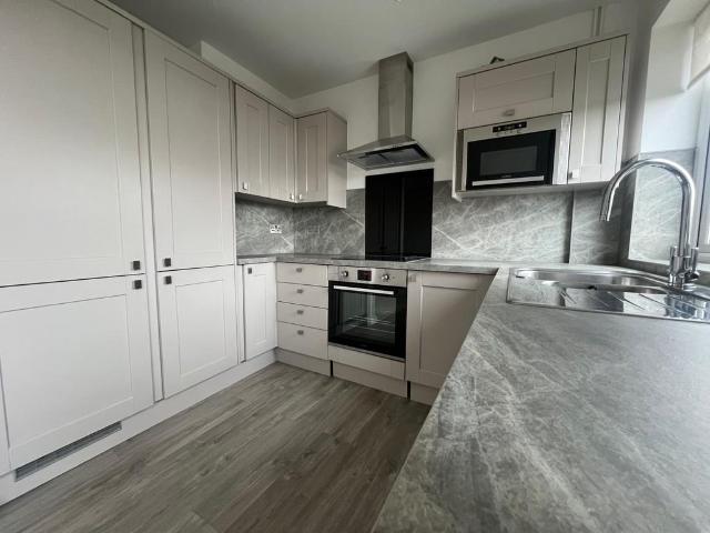 Apartment for rent in Caterham Valley, Hillview