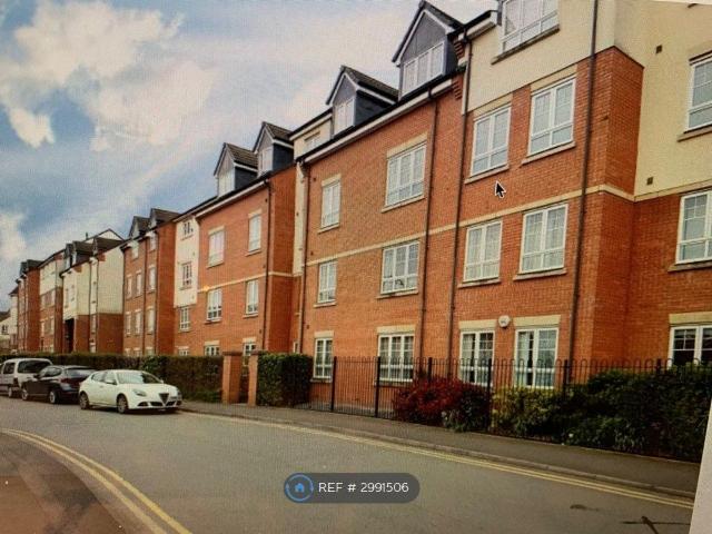Apartment for rent in Woodloes Park, Green Close
