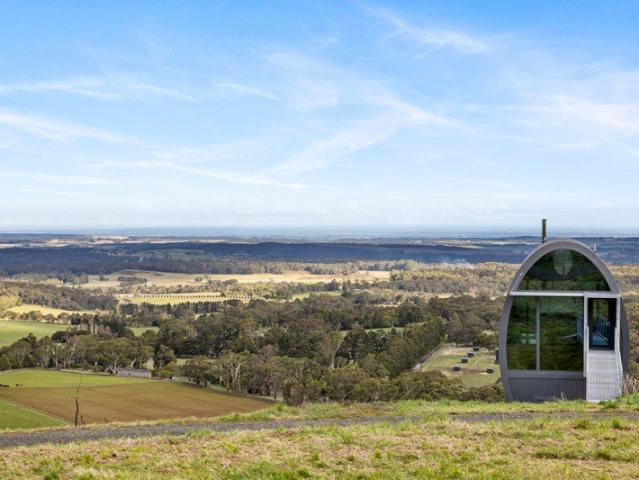 Cottage for sale in Buninyong, Victoria