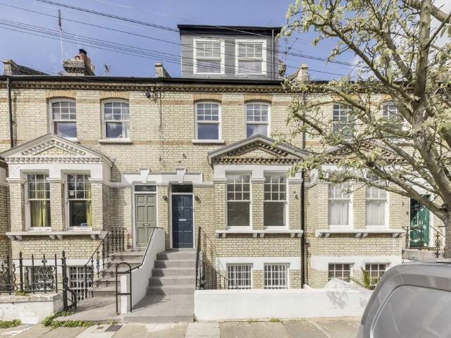 Apartment for rent in West Kensington, Greater London