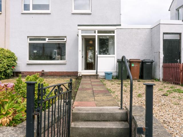 House for rent in Maybury, Scotland