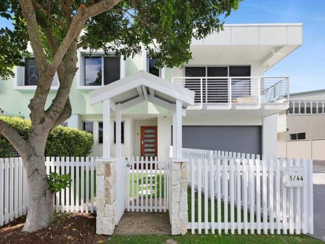 House for sale in Palm Beach, Gold Coast City