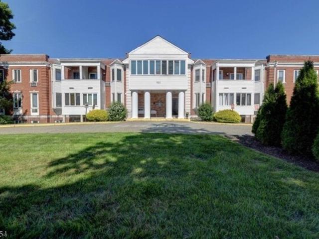 Condo for sale in Pompton Plains, Pequannock Township