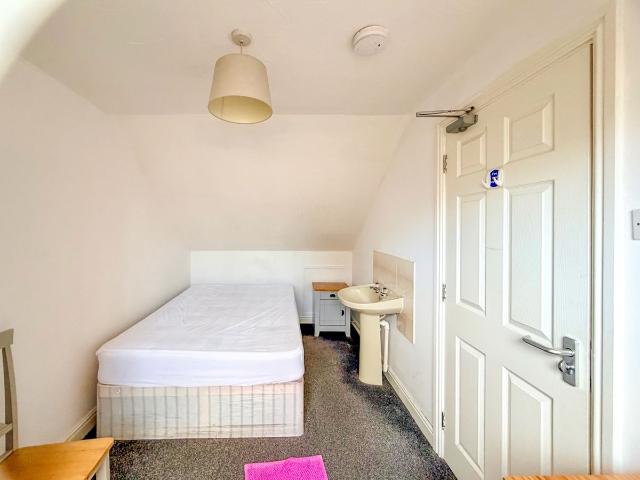 Room for rent in St John's, Worcestershire