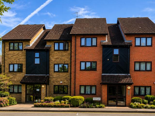 Apartment for rent in Cowley, Greater London
