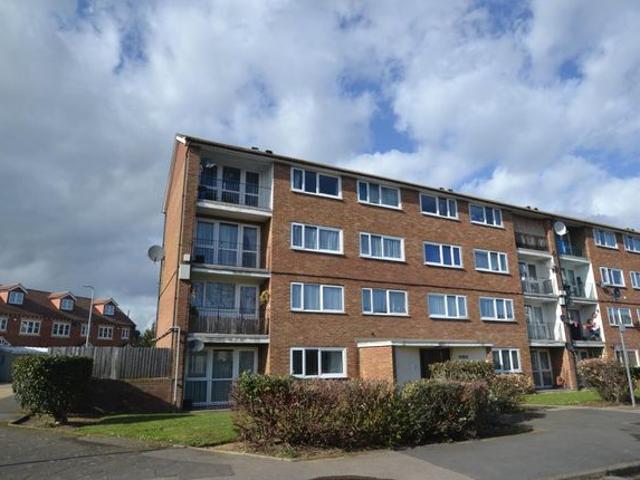 Apartment for rent in Collier Row, Greater London