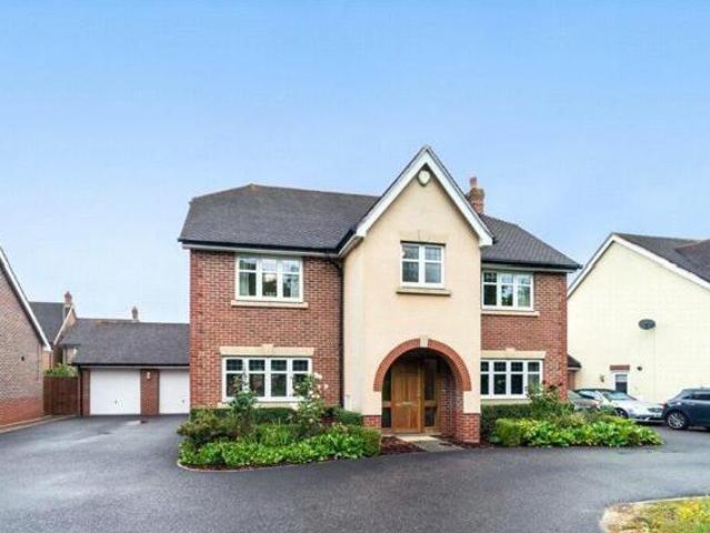 House for sale in Fleet, Hart