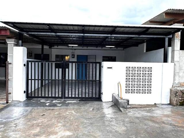 Terraced House for sale in Malaka