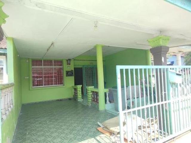Terraced House for sale in Malaka