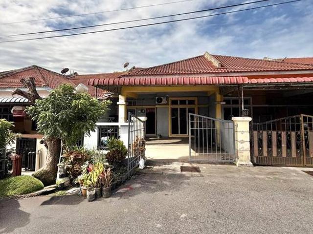 Terraced House for sale in Malaka