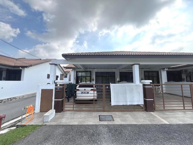 Terraced House for sale in Malaka