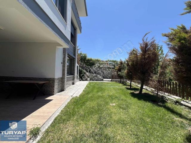 Yeşilyurt içerisinde satılık Villa