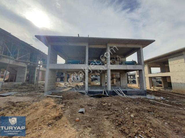 Elazığ Merkez içerisinde satılık Villa