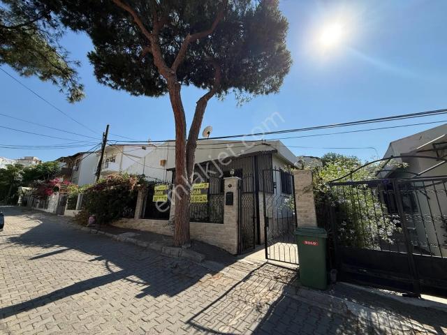 Korutürk Mahallesi, Balçova içerisinde satılık Villa