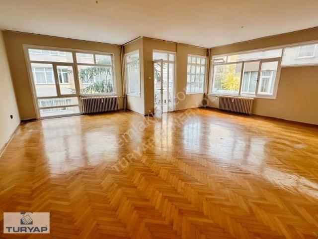 Moda, Kadıköy içerisinde kiralık mülk