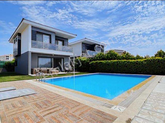 Çeşme, İzmir içerisinde kiralık Villa