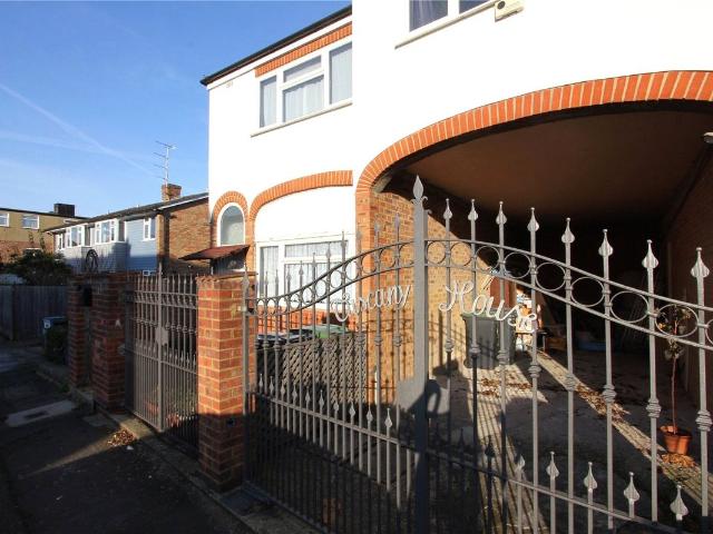 Studio for rent in Fortis Green, Greater London