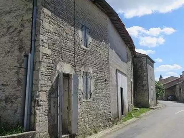Maison vente à Confolens, Tusson
