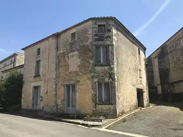 Maison vente à Confolens, Tusson