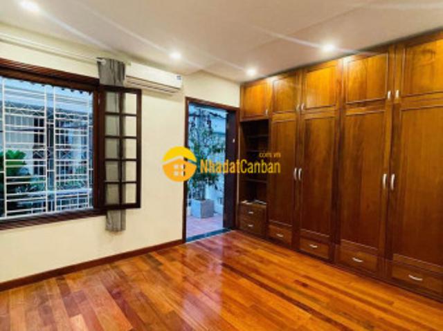 Nhà mặt phố bán