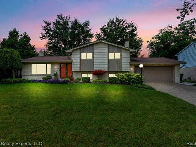 House for sale in Clinton Township