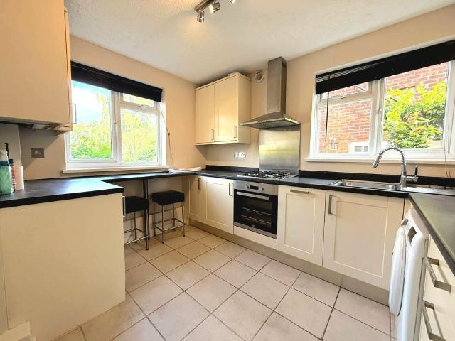 Apartment for rent in Harrow Weald, Greater London