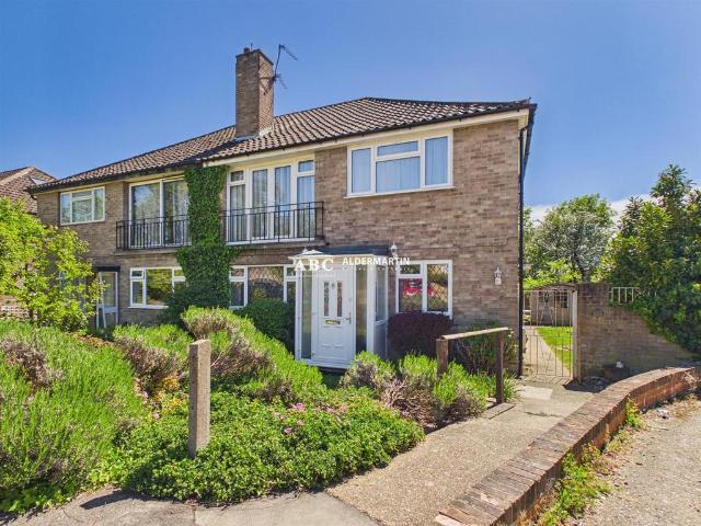Apartment for rent in Harrow Weald, Greater London