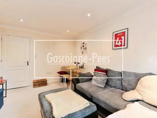 Apartment for rent in Blackhills, Surrey