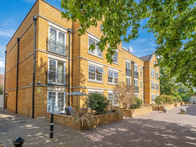 Apartment for rent in London Borough of Hounslow, Greater London