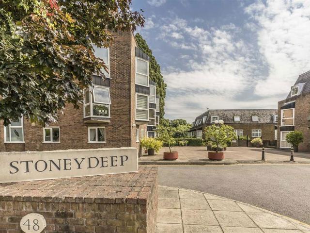 Apartment for rent in Strawberry Hill, Greater London