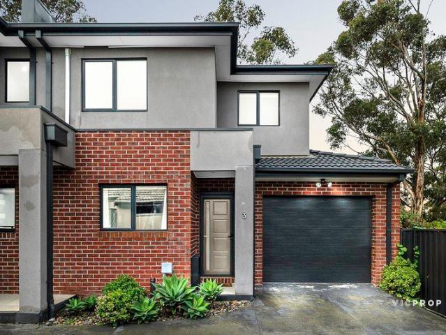 Townhouse for sale in Camerons Creek, Victoria