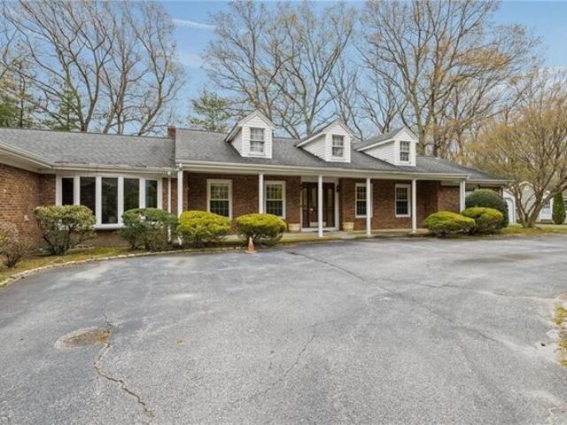 House for sale in Lincoln, Rhode Island