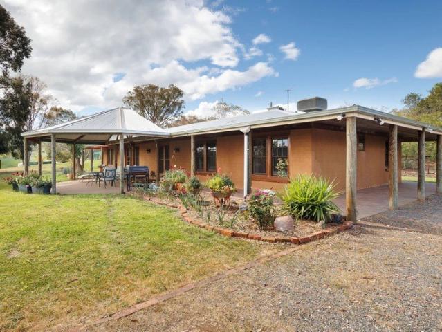 Cottage for sale in Bethanga, Victoria