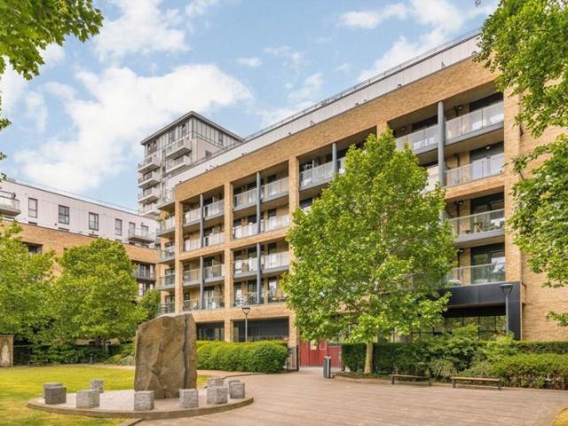 Apartment for rent in Poplar Grove, Greater London